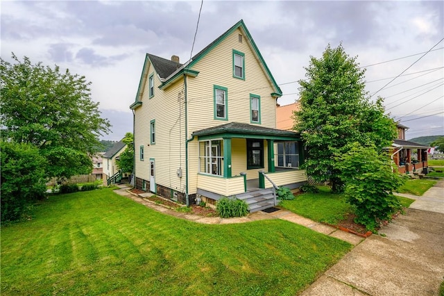 920 Roup Ave, Brackenridge, PA 15014 - view of front of home featuring covered porch and a front yard