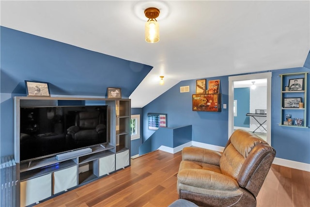 111 E Sheridan Ave, New Castle/2Nd, PA 16105 - living area featuring wood finished floors and baseboards
