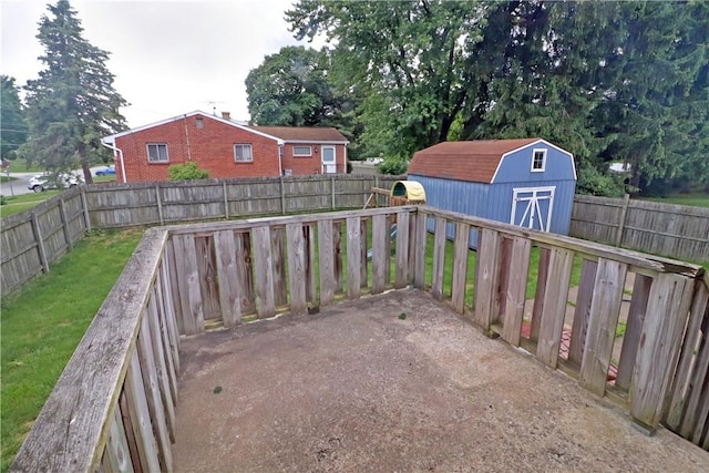 418 Newport Dr, Hempfield Twp Wml, PA 15601 - view of patio / terrace