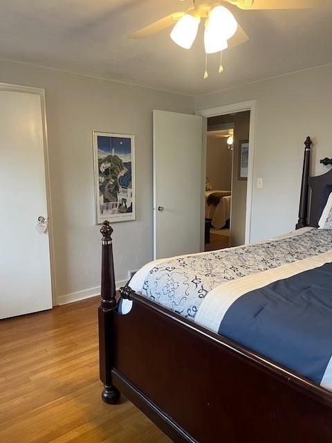 102 Rose Ave, Ross Twp, PA 15229 - bedroom with wood finished floors, baseboards, and a ceiling fan