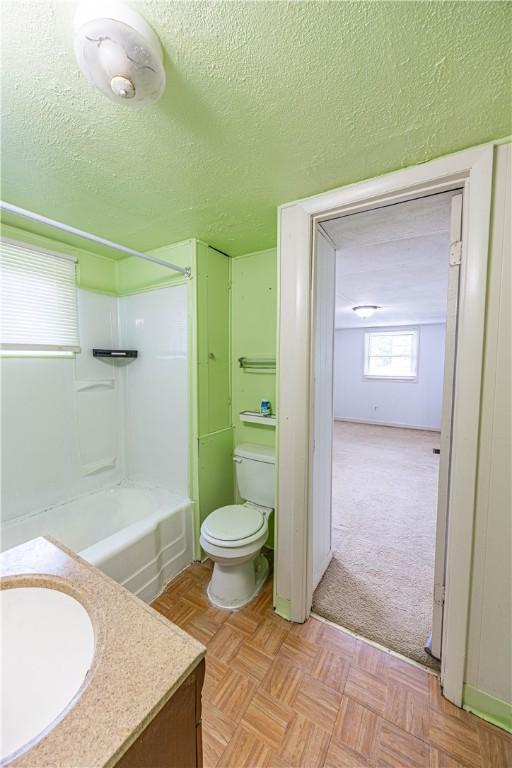 619 1st St, Verona, PA 15147 - bathroom with toilet, vanity, bathing tub / shower combination, and a textured ceiling
