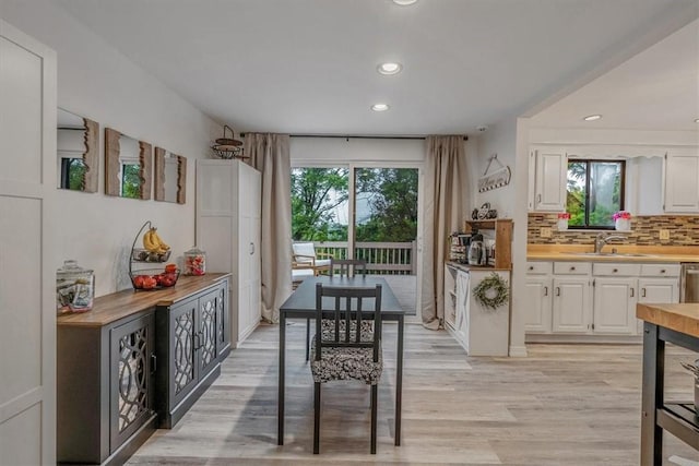 1382 Great Oak Dr, Scott Twp Sal, PA 15220 - dining area with recessed lighting and light wood finished floors
