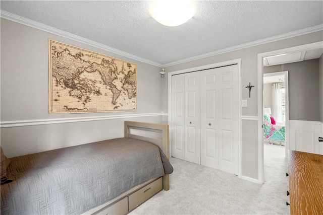 401 Pebble Creek Dr, Cranberry Twp, PA 16066 - unfurnished bedroom featuring carpet, crown molding, attic access, a closet, and a textured ceiling