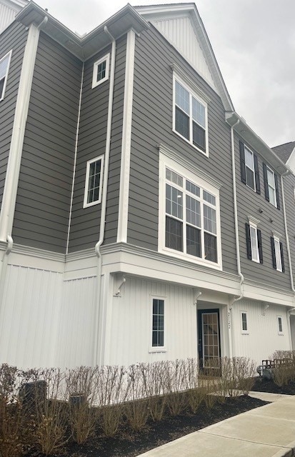 2122 Westcott Ln, South Fayette, PA 15017 - view of home's exterior