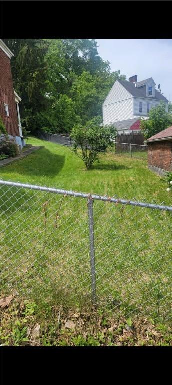 2722 Bethesda St, Carrick, PA 15227 - view of yard