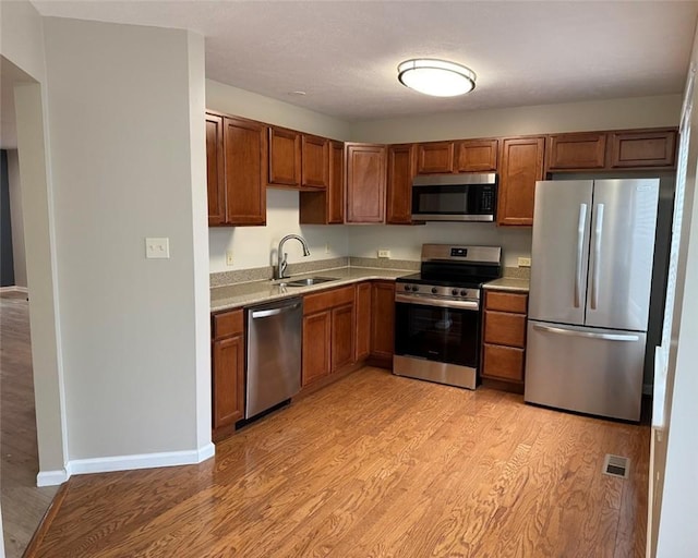 124 Hillvue Dr, Seven Fields Boro, PA 16046 - kitchen featuring appliances with stainless steel finishes, light wood-type flooring, and light countertops