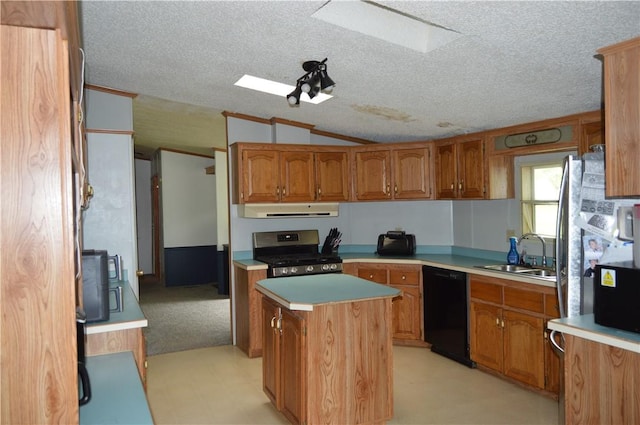 122 Arrowhead Rd, Allegheny Twp But, PA 16373 - kitchen featuring stainless steel appliances, a sink, exhaust hood, lofted ceiling, and a center island