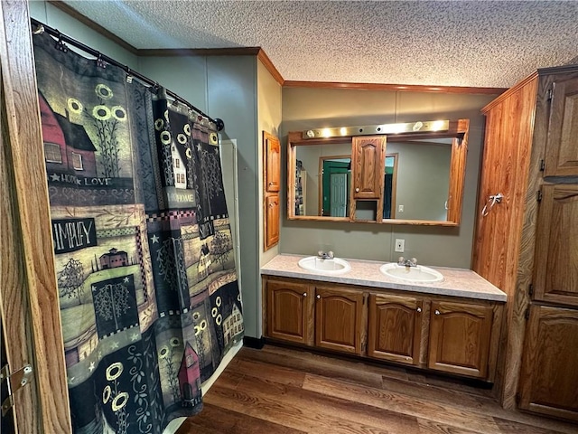 122 Arrowhead Rd, Allegheny Twp But, PA 16373 - full bath featuring a textured ceiling, ornamental molding, double vanity, and wood finished floors