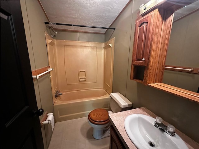 122 Arrowhead Rd, Allegheny Twp But, PA 16373 - bathroom featuring vanity, toilet,  shower combination, and a textured ceiling