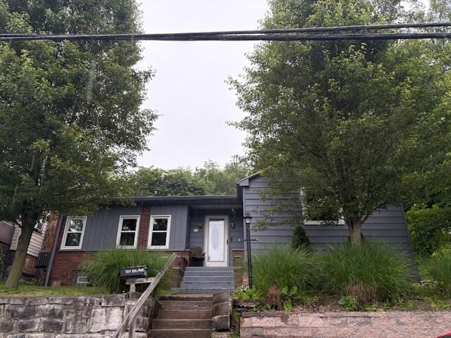 531 5th Ave, Freedom, PA 15042 - view of front facade featuring brick siding