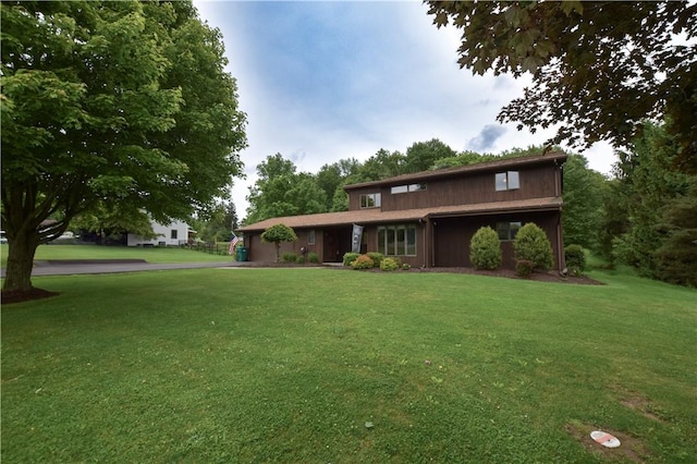105 Janice Ln, Saxonburg, PA 16056 - view of front facade featuring a front lawn