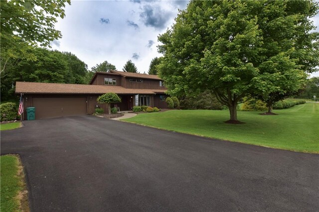 105 Janice Ln, Saxonburg, PA 16056 - view of front of property featuring an attached garage, a front yard, and asphalt driveway