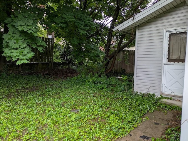 424 N 2nd St, Jeannette, PA 15644 - view of yard