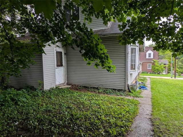 424 N 2nd St, Jeannette, PA 15644 - view of home's exterior featuring a yard
