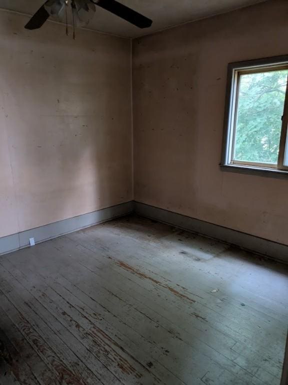 424 N 2nd St, Jeannette, PA 15644 - unfurnished room featuring ceiling fan, hardwood / wood-style flooring, and baseboards
