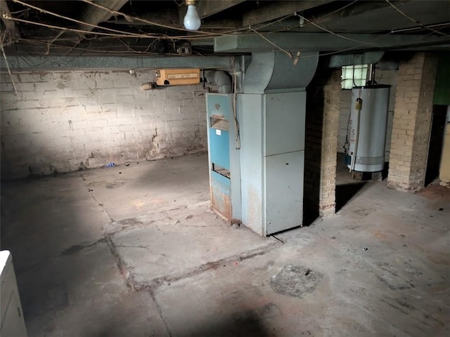 424 N 2nd St, Jeannette, PA 15644 - unfinished below grade area with water heater and heating unit