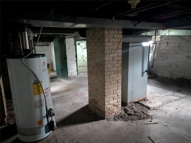 424 N 2nd St, Jeannette, PA 15644 - unfinished below grade area featuring gas water heater