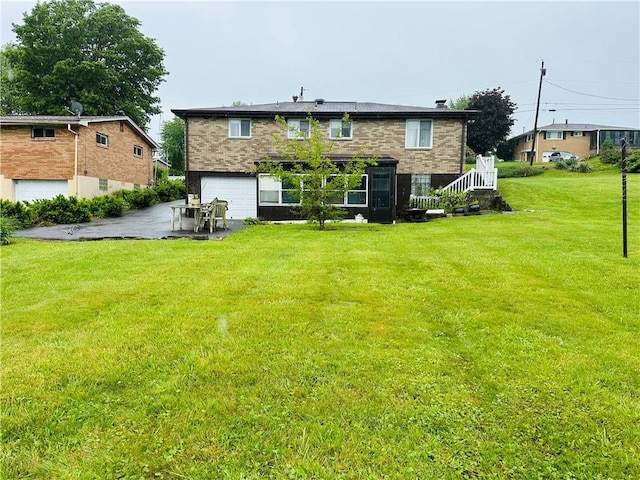 1026 Jefferson Ave, Jeannette, PA 15644 - rear view of property featuring a garage and a lawn