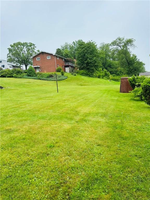 1026 Jefferson Ave, Jeannette, PA 15644 - view of grassy yard