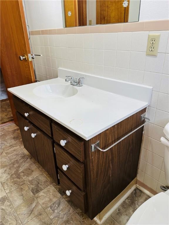 1026 Jefferson Ave, Jeannette, PA 15644 - bathroom with tile walls, vanity, and toilet