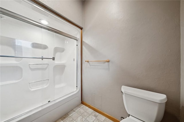 490 Hillside Ave, Monroeville, PA 15146 - full bathroom featuring a shower with door, toilet, and baseboards