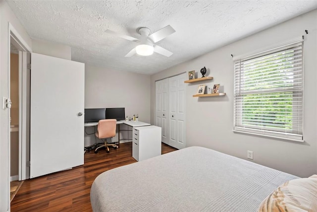 113 Stoney Creek Ct, Seven Fields Boro, PA 16046 - bedroom featuring dark wood-style flooring, a textured ceiling, a closet, a desk, and ceiling fan