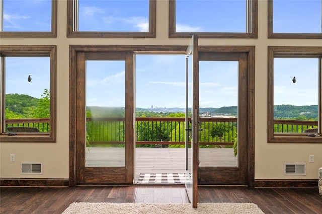201 Roosevelt Rd, Kilbuck Twp, PA 15202 - entryway with baseboards, dark wood-type flooring, and a mountain view