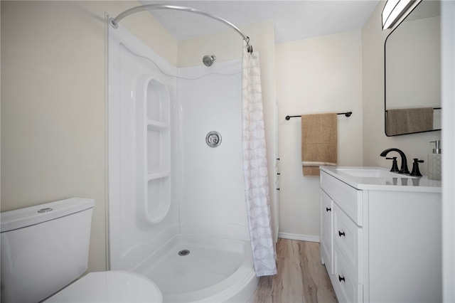 470 Burrell Hill Cir, Penn Twp Wml, PA 15675 - bathroom featuring vanity, wood finished floors, curtained shower, and toilet