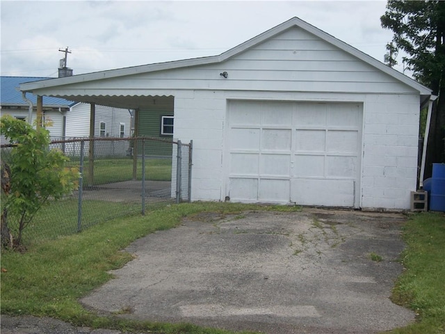 13 Biddle Acres, Carmichaels/Cumblnd, PA 15320 - garage with a garage and asphalt driveway