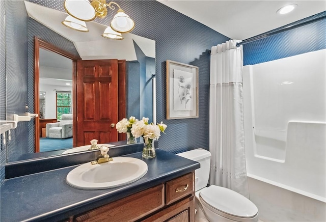 5010 W Grove Ln, Pine Twp Nal, PA 15044 - ensuite bathroom with vanity, shower / tub combo with curtain, toilet, and wallpapered walls