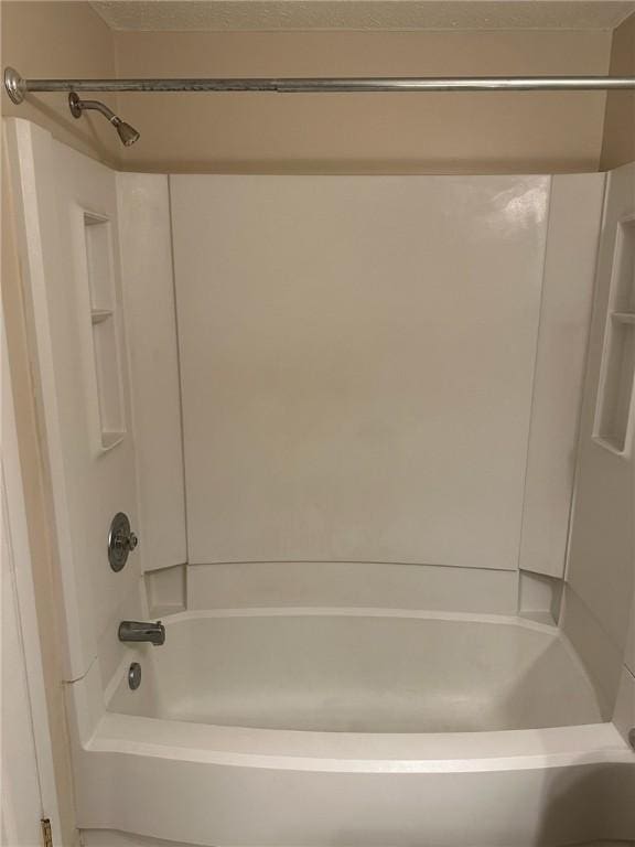 9015 James Ct Unit 9015, Hopewell Twp Bea, PA 15001 - bathroom featuring washtub / shower combination