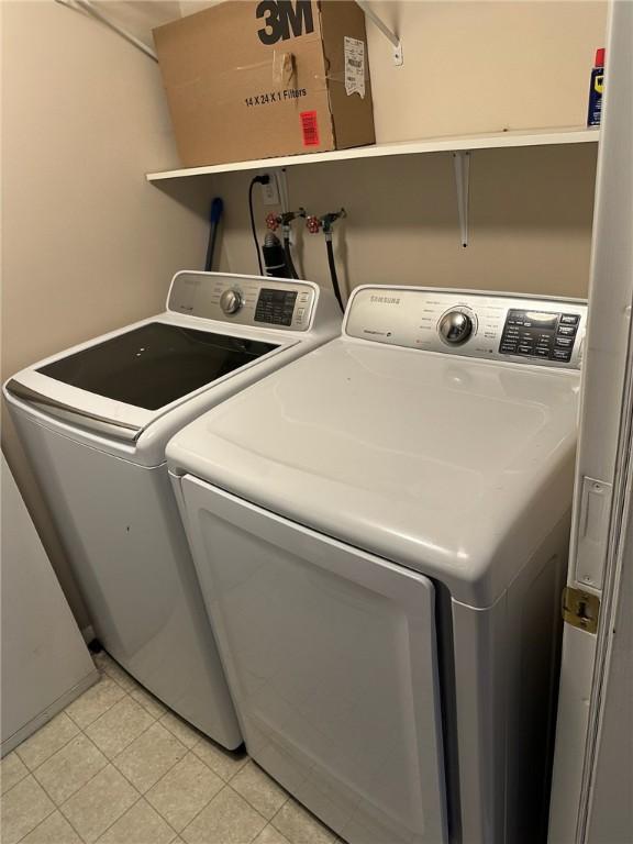 9015 James Ct Unit 9015, Hopewell Twp Bea, PA 15001 - laundry room featuring separate washer and dryer