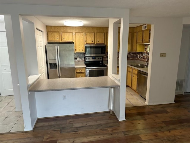 9015 James Ct Unit 9015, Hopewell Twp Bea, PA 15001 - kitchen featuring stainless steel appliances, a sink, backsplash, and wood finished floors