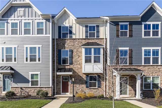 9002 Hickory Rd, Pine Twp Nal, PA 15044 - townhome / multi-family property featuring stone siding and board and batten siding