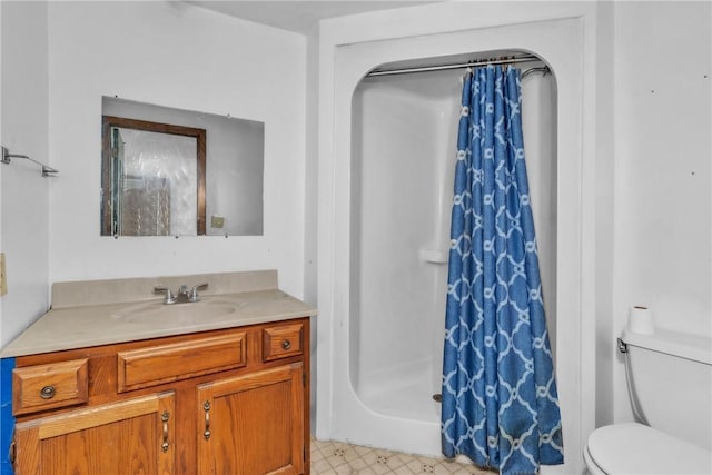 408 Mitchell Ave, City Of But Nw, PA 16001 - bathroom featuring vanity, curtained shower, and toilet