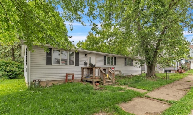 408 Mitchell Ave, City Of But Nw, PA 16001 - view of front of home with a front yard