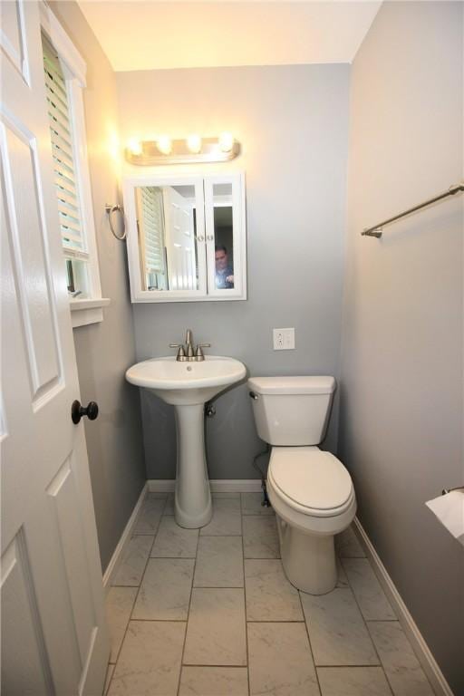 2224 Park Ave, Manor Twp, PA 16226 - bathroom with marble finish flooring, toilet, and baseboards