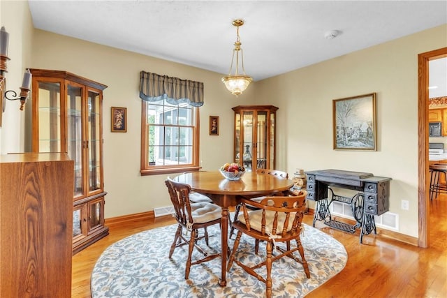 113 Sunburst Ct, Center Twp But, PA 16001 - dining area featuring light wood finished floors and baseboards