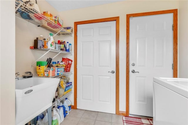 113 Sunburst Ct, Center Twp But, PA 16001 - laundry room featuring washer / dryer and light tile patterned flooring