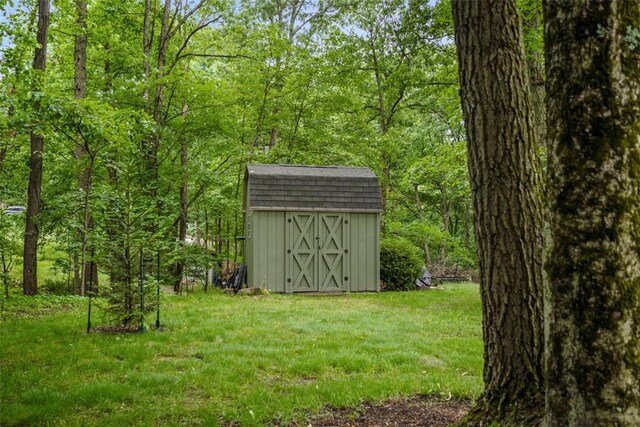 100 Firethorn Rd, Economy, PA 15005 - view of grassy yard with a view of trees