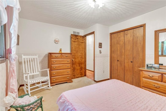 454 Cherokee Dr, Center Twp But, PA 16001 - bedroom with carpet floors and a closet