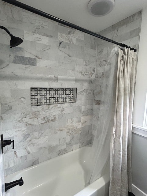42 Queenston St, Overbrook, PA 15210 - bathroom featuring shower / tub combo with curtain