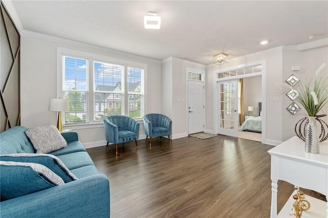 712 Mulkerrin Ct, Pine Twp Nal, PA 16046 - living area featuring crown molding, healthy amount of natural light, baseboards, and wood finished floors