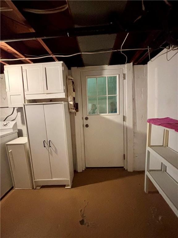 11 Worthington Ave, Neshannock Twp, PA 16105 - unfinished below grade area with washer / clothes dryer