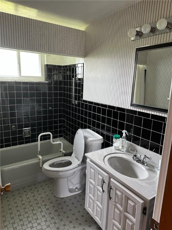 170 William Cir, Stowe Twp, PA 15136 - bathroom featuring wallpapered walls, toilet, a tub, vanity, and tile patterned floors