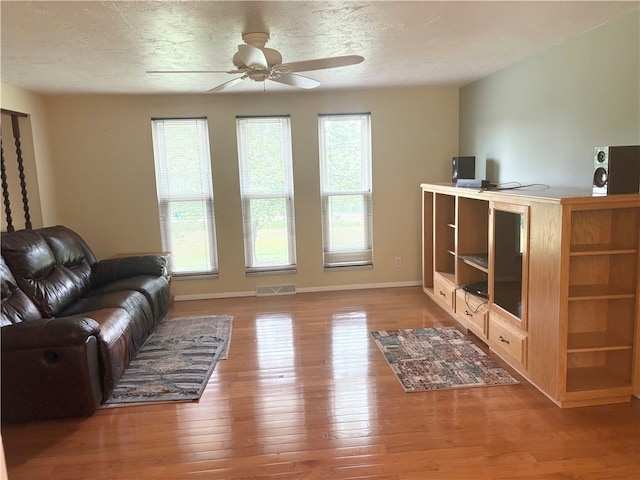 199 Lyon Ln, Lancaster Twp, PA 16037 - living area with a ceiling fan, light wood-type flooring, and a textured ceiling