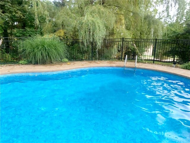 1500 Fitzgerald Ct, Unity Twp, PA 15601 - view of swimming pool