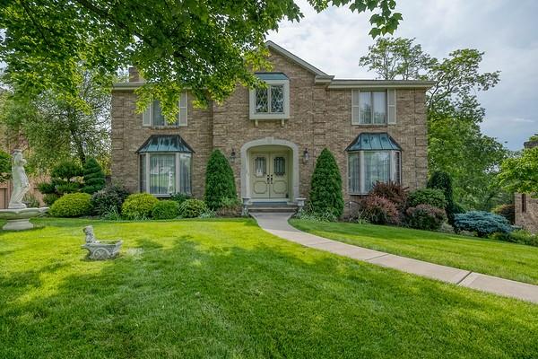 401 Chelsea Dr, Jefferson Hills, PA 15025 - view of front of property featuring a front lawn