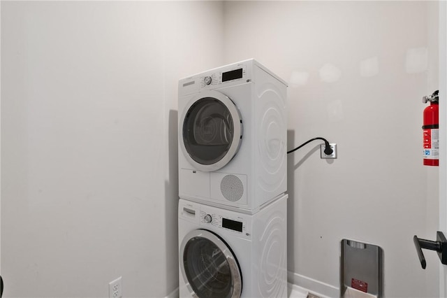 150 Moyer Hill Dr, Cranberry Twp, PA 16066 - laundry area with stacked washer / drying machine and baseboards