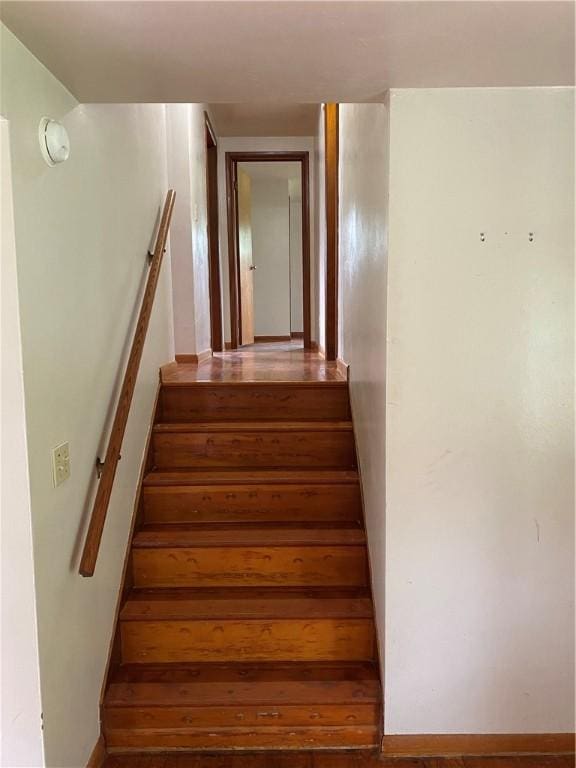 327 Craig St, Manor Twp, PA 16226 - view of stairway
